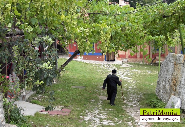 Dans la cour monastique  Monastère Préobrajenski, Véliko Tarnovo