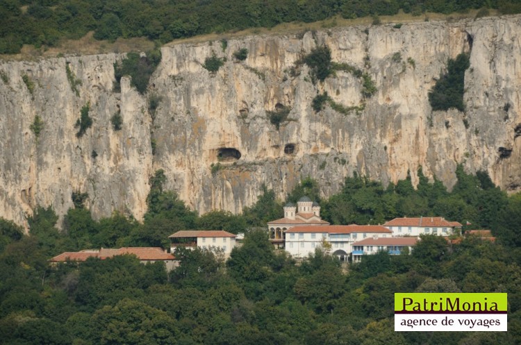 Le monastère de la Sainte Trinité, région Véliko Tarnovo  Accès Monastère Préobrajenski, Véliko Tarnovo